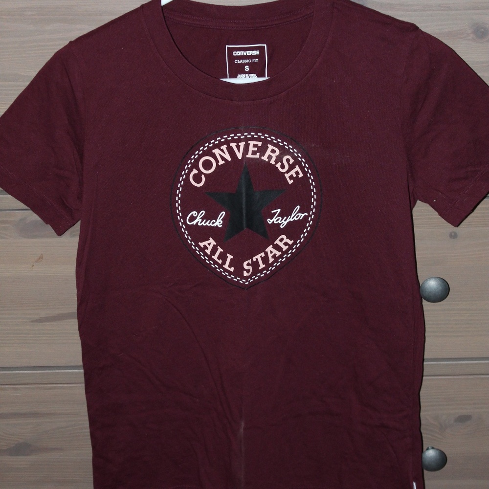 t shirt/converse